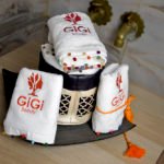 Serviette de bain en pur coton avec très jolie broderie